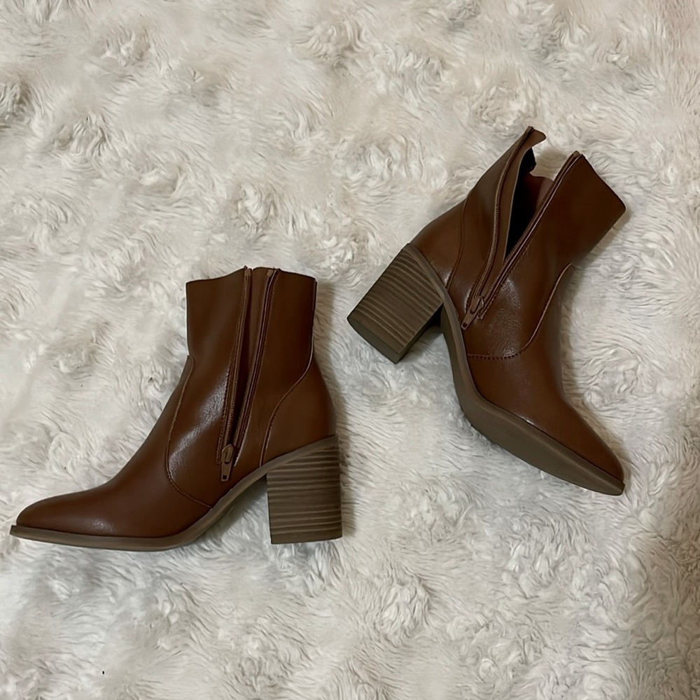 Brown Booties🤎
